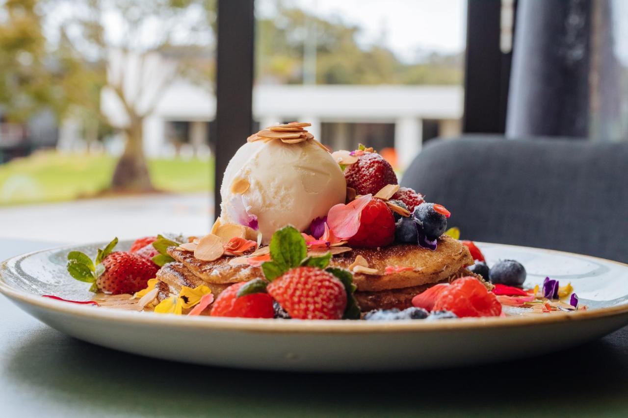 Eatons Hill Hotel 4*