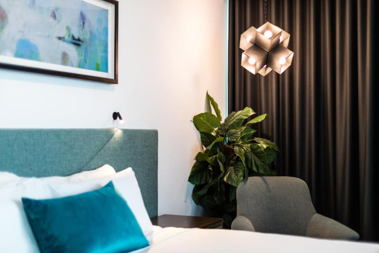 Eatons Hill 4* Brisbane